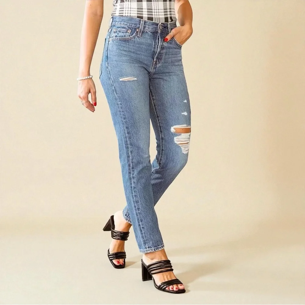 Levi's Wedgie Icon Ankle Medium Blue High-Rise Distressed Jeans - Picture 15 of 15